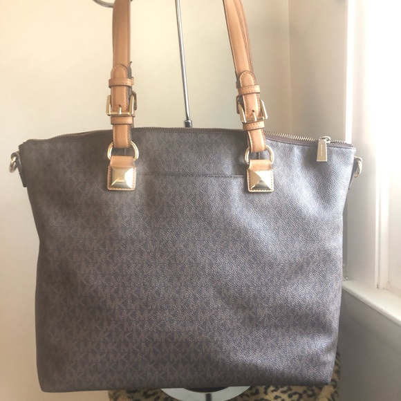 Michael Kors Karla Large Signature Tote - Picture 2 of 15